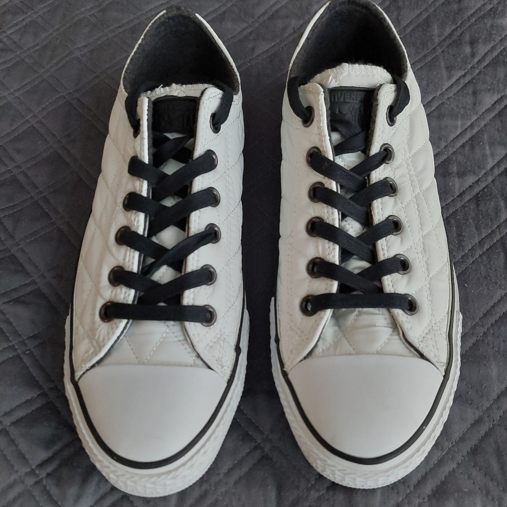 Converse Quilted Leather Sneaker White / Black Size 8.5.